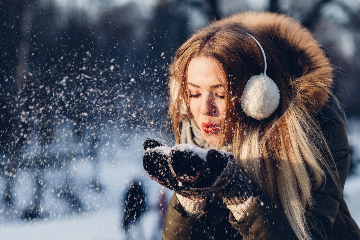 30 Romantic Things To Do Outdoors in Winter