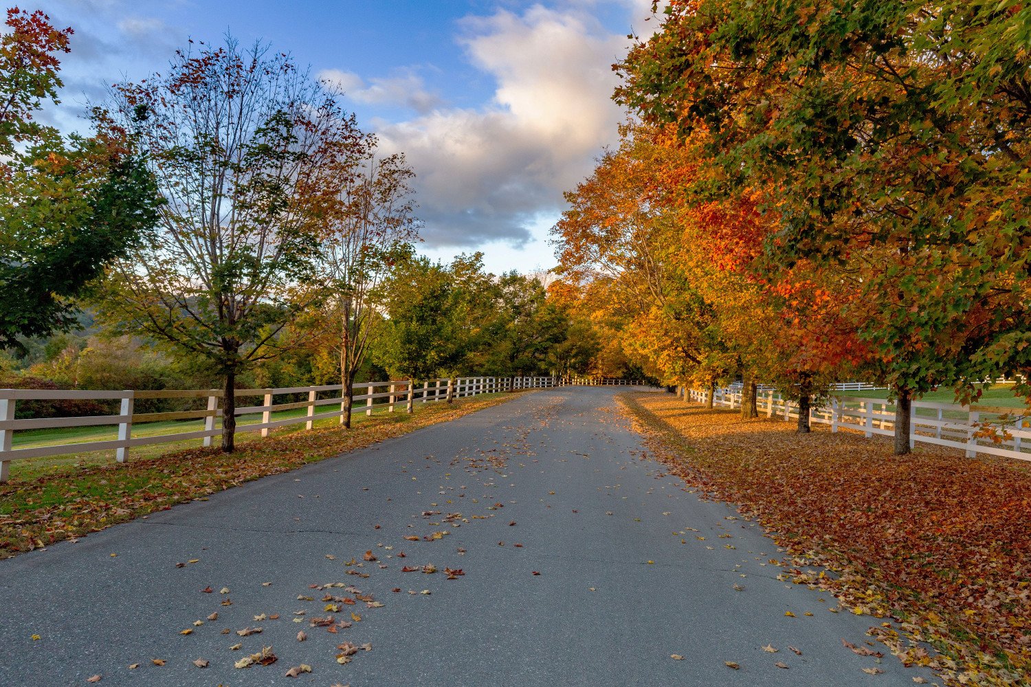 30 Beautiful Small Towns in the USA for a Romantic Fall Getaway